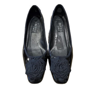 Ditto by Classic Van Eli Vintage Patent With Flower On Toe 1.5 Block Heel 8.5m